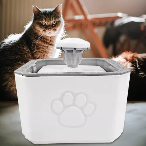 Fuente bebedero De Agua Para Mascotas Gatos Perros 2.5 Litros